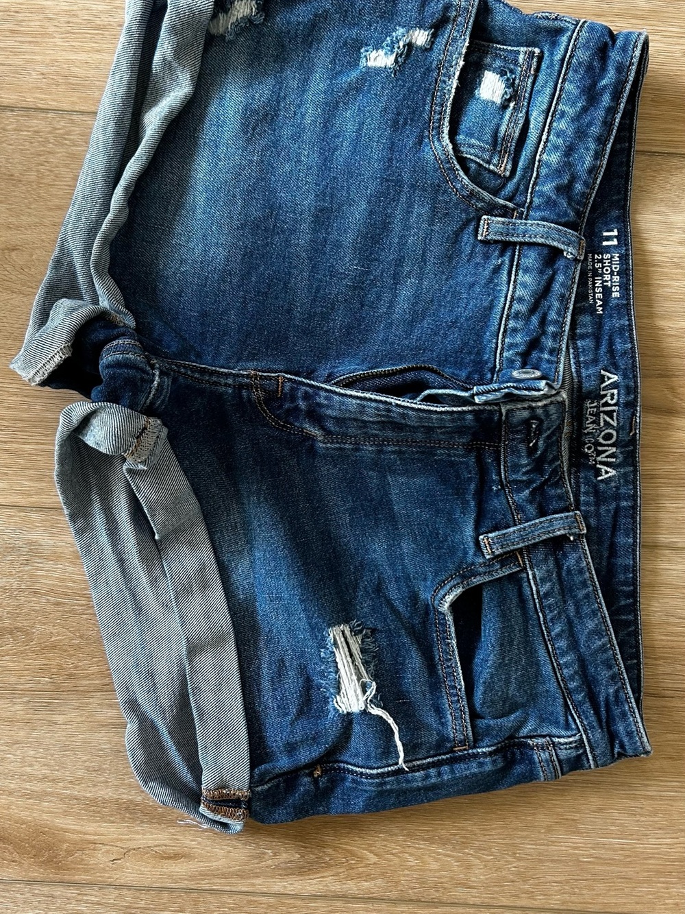 Arizona Jean Company Distressed Dark Blue Denim Women’s Relaxed Shorts